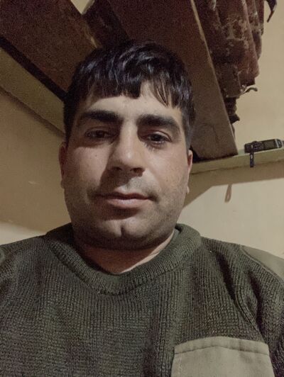  ,   Ishxan, 32 ,   ,   