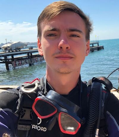 ,   Artur, 25 ,   ,   , c 