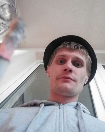  ,   Denis, 33 ,   