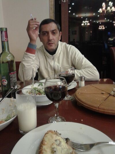  ,   Artur, 47 ,  