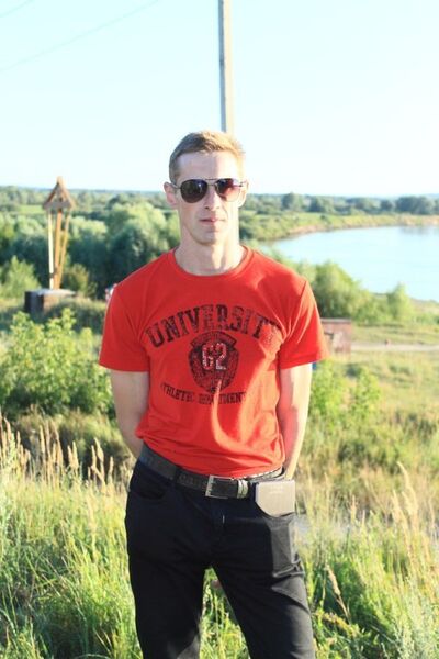  ,   Maikl, 47 ,  