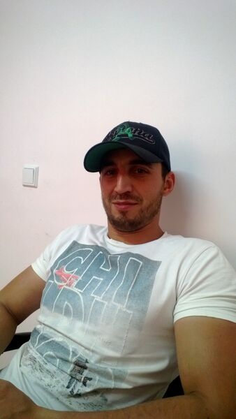  ,   Farik, 44 ,   
