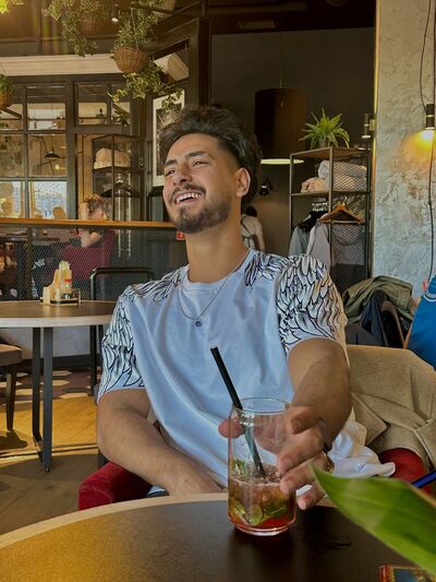  -,   Mostafa, 25 ,   ,   , c 