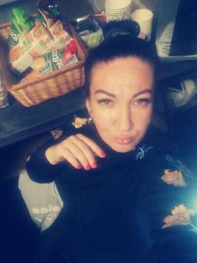  ,   MiLana, 42 ,  
