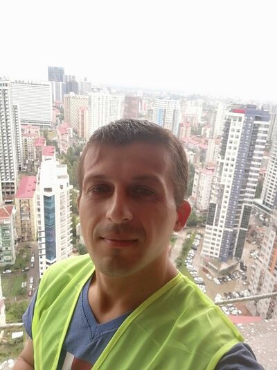  ,   Zviad, 37 ,   ,   , c 