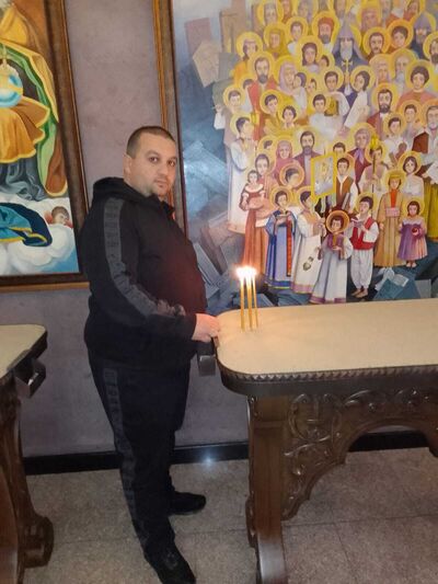  ,   Armen, 42 ,   ,   