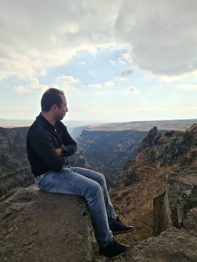  ,   Rafayel, 25 ,   ,   