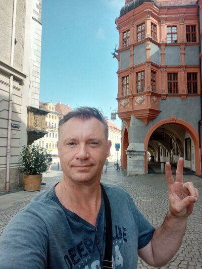  ,   Viktor, 49 ,   ,   , c 