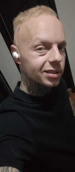  ,   Denis, 32 ,   , c 