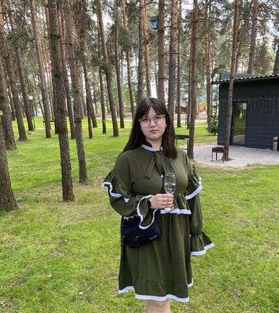 ,   Anastasia, 21 ,  