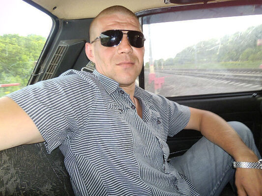  ,   Maksim, 42 ,   