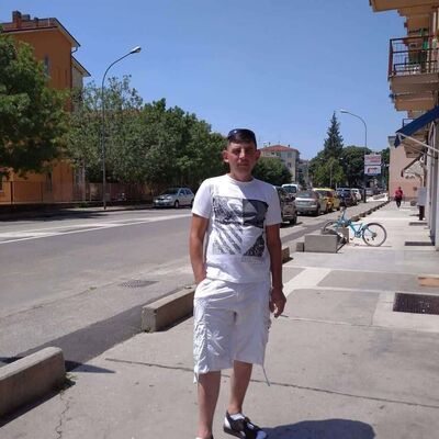  ,   Marin, 42 ,   ,   
