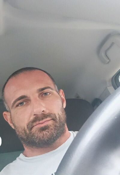  ,   Artur, 39 ,   ,   