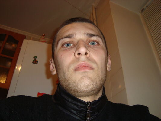  ,   Artur, 37 ,   