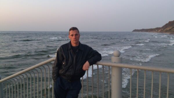  ,   Viktor, 46 ,     , c 