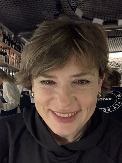  ,   Nadia, 57 ,   c 