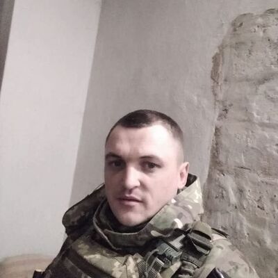  ,   Viktor, 35 ,   ,   