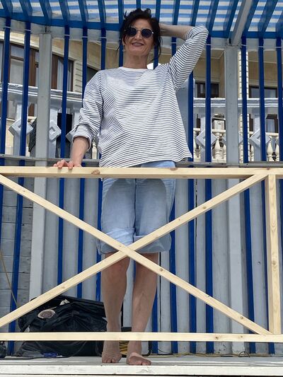  ,   Inna, 56 ,  