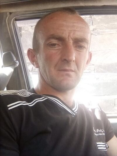  ,   Garik, 44 ,   