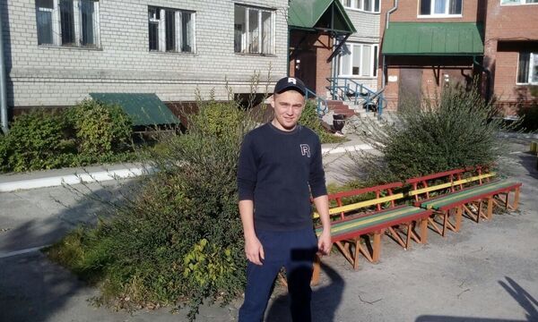  ,   Viktor, 26 ,  