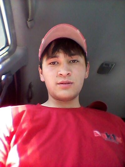  ,   Bob, 32 ,   