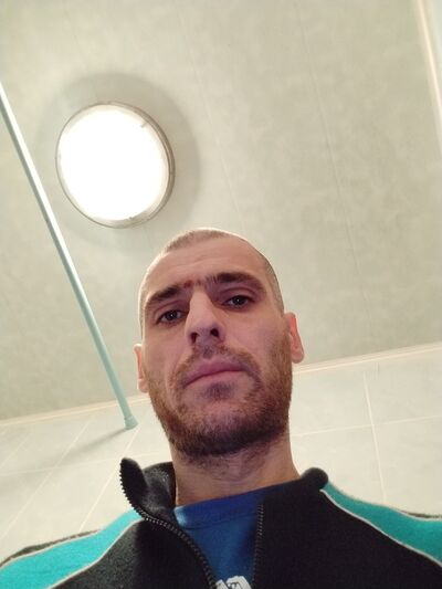  ,   Nik, 39 ,   ,   