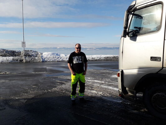  ,   Aleksandrs, 47 ,  