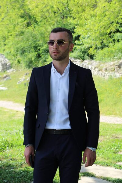  ,   Goga, 27 ,   ,   