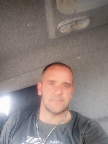  ,   Viktor, 36 ,   ,   