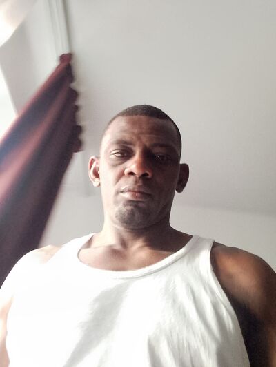  ,   Claude, 39 ,   ,   