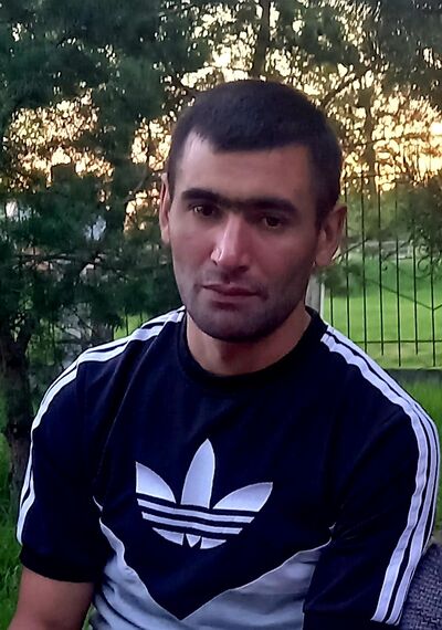  ,   Sasha, 37 ,   ,   