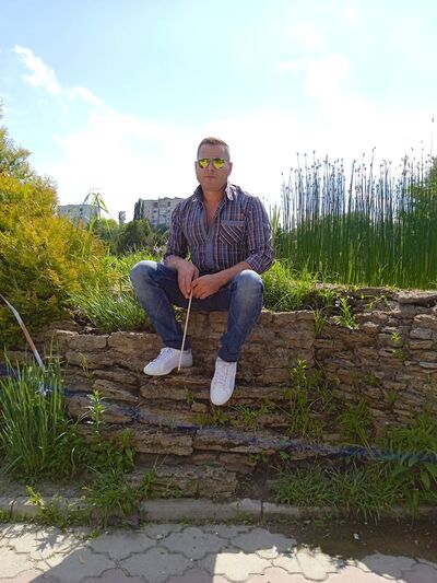 ,   Dragos, 47 ,   ,   