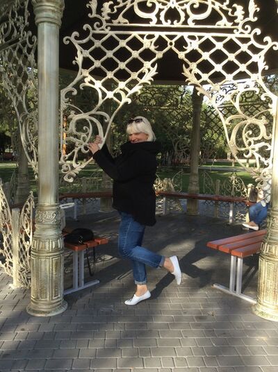  ,   Roxana, 54 ,  