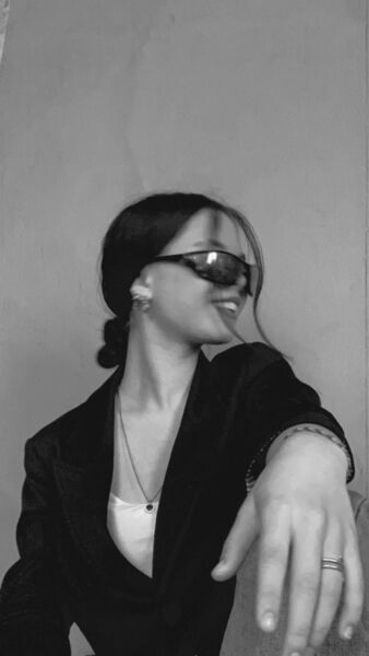  ,   Valeria, 21 ,   