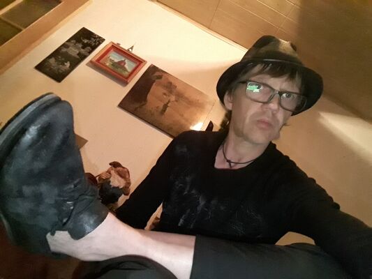  ,   Serge, 46 ,   ,   