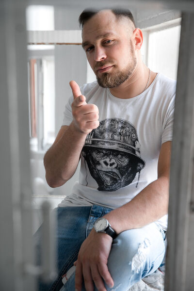  ,   Kasper, 37 ,   ,   , c 