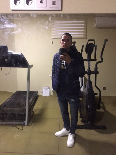  --,   Alexander, 32 ,   ,   , c 