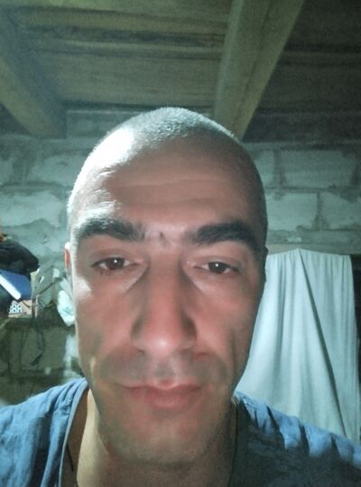  ,   Artur, 42 ,   ,   