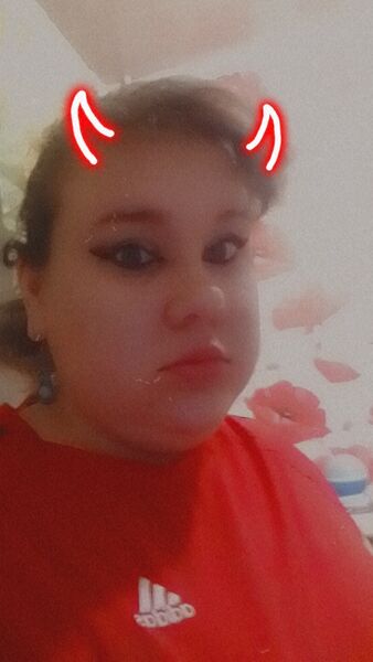  ,   Viktoria, 24 ,   c 