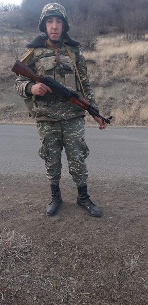  ,   Paruyr, 25 ,  