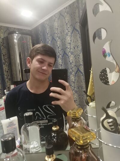  ,   Akbar, 25 ,   ,   , c 