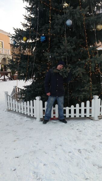  ,   Viktor, 43 ,   