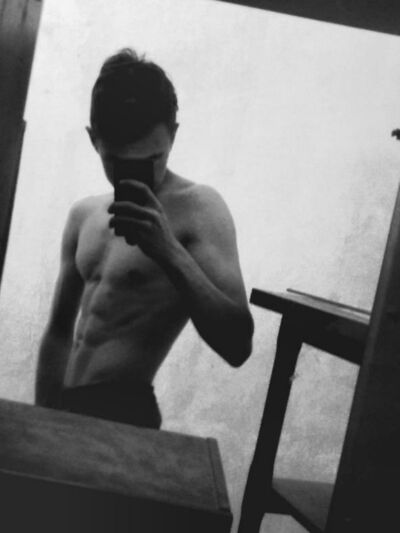  ,   Tony, 25 ,   
