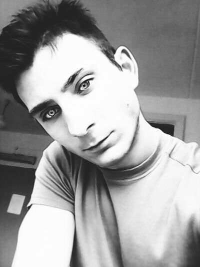  ,   Maksik, 26 ,   ,   