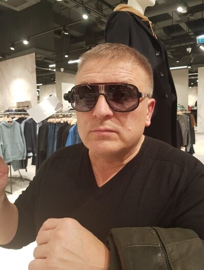  ,   NIK, 52 ,     , c 