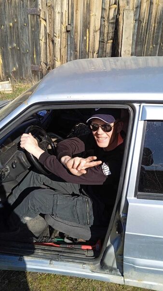  ,   Viktor, 42 ,   ,   