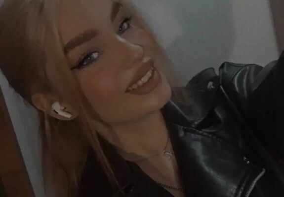  ,   Anastasia, 20 ,  