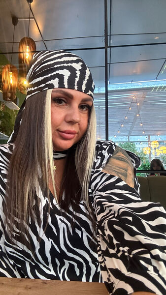  -,   Tati, 33 ,     , c , 