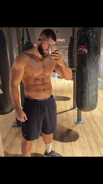  ,   Artur, 39 ,   ,   , c , 