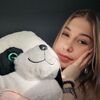  ,  Viktoria, 21